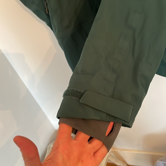 Mountain Hardware Waterproof Shell - Picture 5 of 5